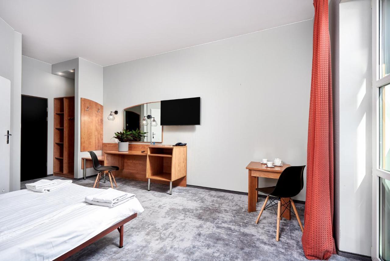 Hotel Anton By Dns Pruszków Exteriör bild