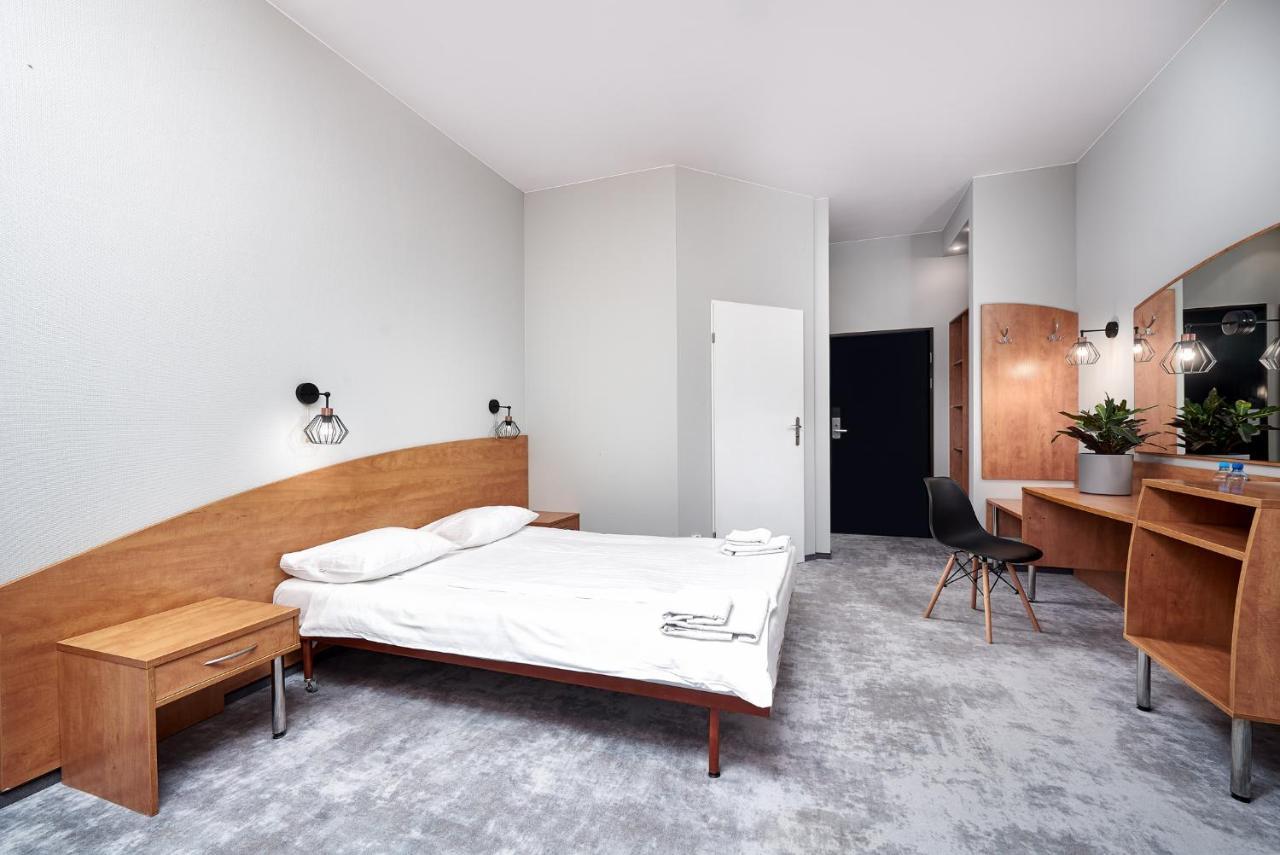 Hotel Anton By Dns Pruszków Exteriör bild