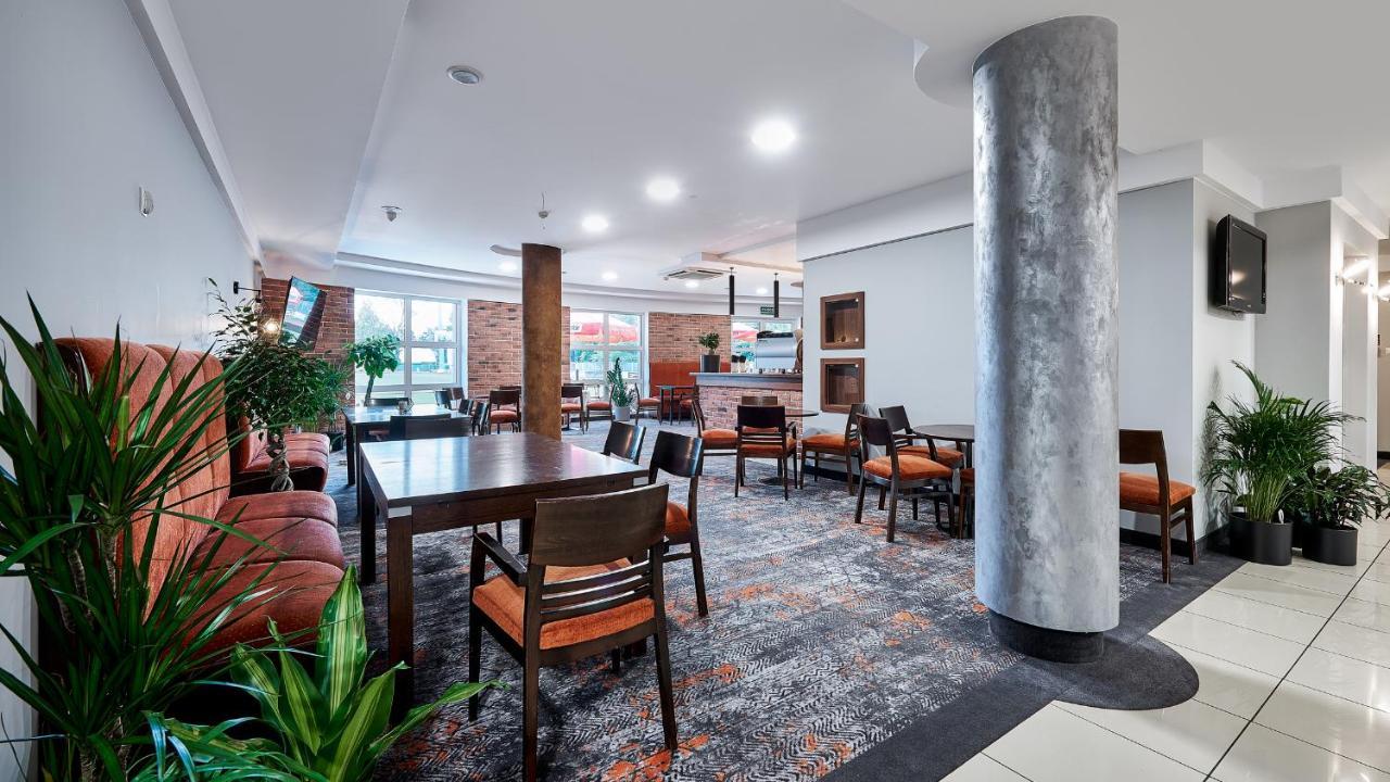 Hotel Anton By Dns Pruszków Exteriör bild